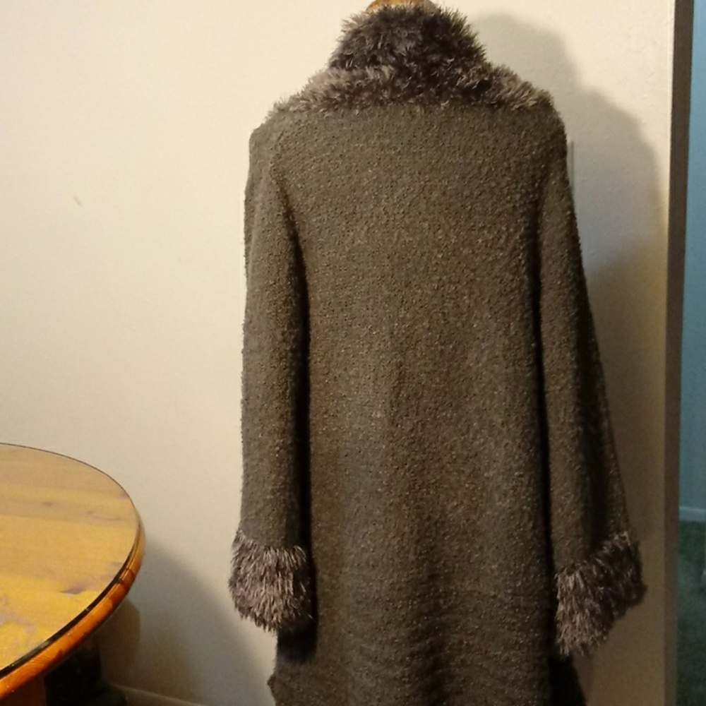 Noelle grey cardigan/sweater fringe-y faux fur one size - Picture 7 of 12